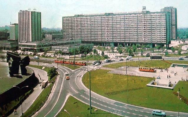 To najsłynniejsze rondo na całym Śląsku. Wybudowano je dokładnie 61 lat temu. W podziemiach były sklepy, bar i budki telefoniczne