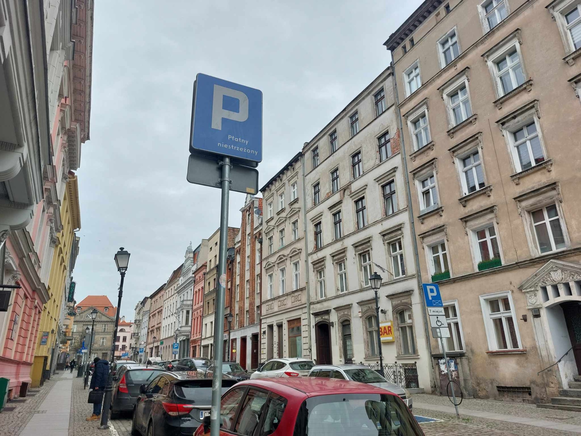 Toruń nie rozszerzy strefy płatnego parkowania. To decyzja po konsultacjach społecznych