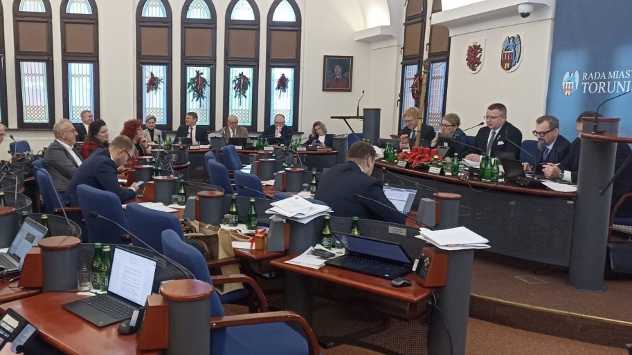 Toruń: Radni PiS chcą kontroli PIP w szpitalu wojewódzkim. Krytykują też sposób powoływania rad okręgów