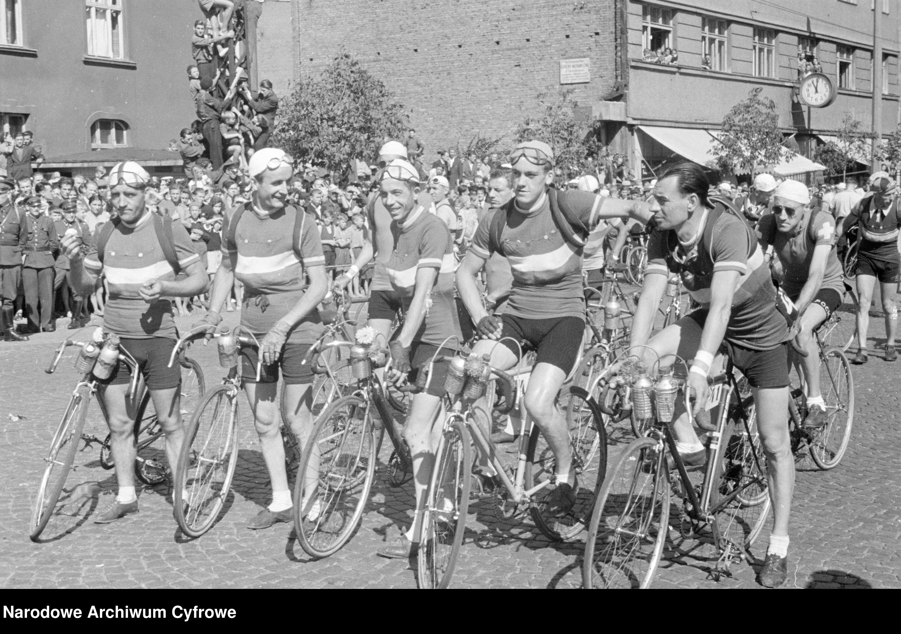 Tour de Pologne sprzed lat na archiwalnych zdjęciach. Wyścig wrócił na Pomorze