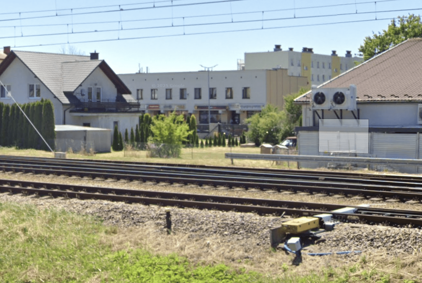 Tragiczne odkrycie. Zwłoki mężczyzny w zaroślach obok marketu