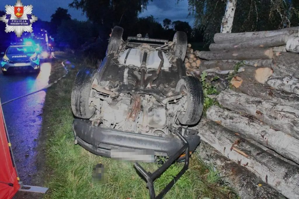 Tragiczny wypadek w Borowicy. 34-letni kierowca zginął mimo długiej reanimacji