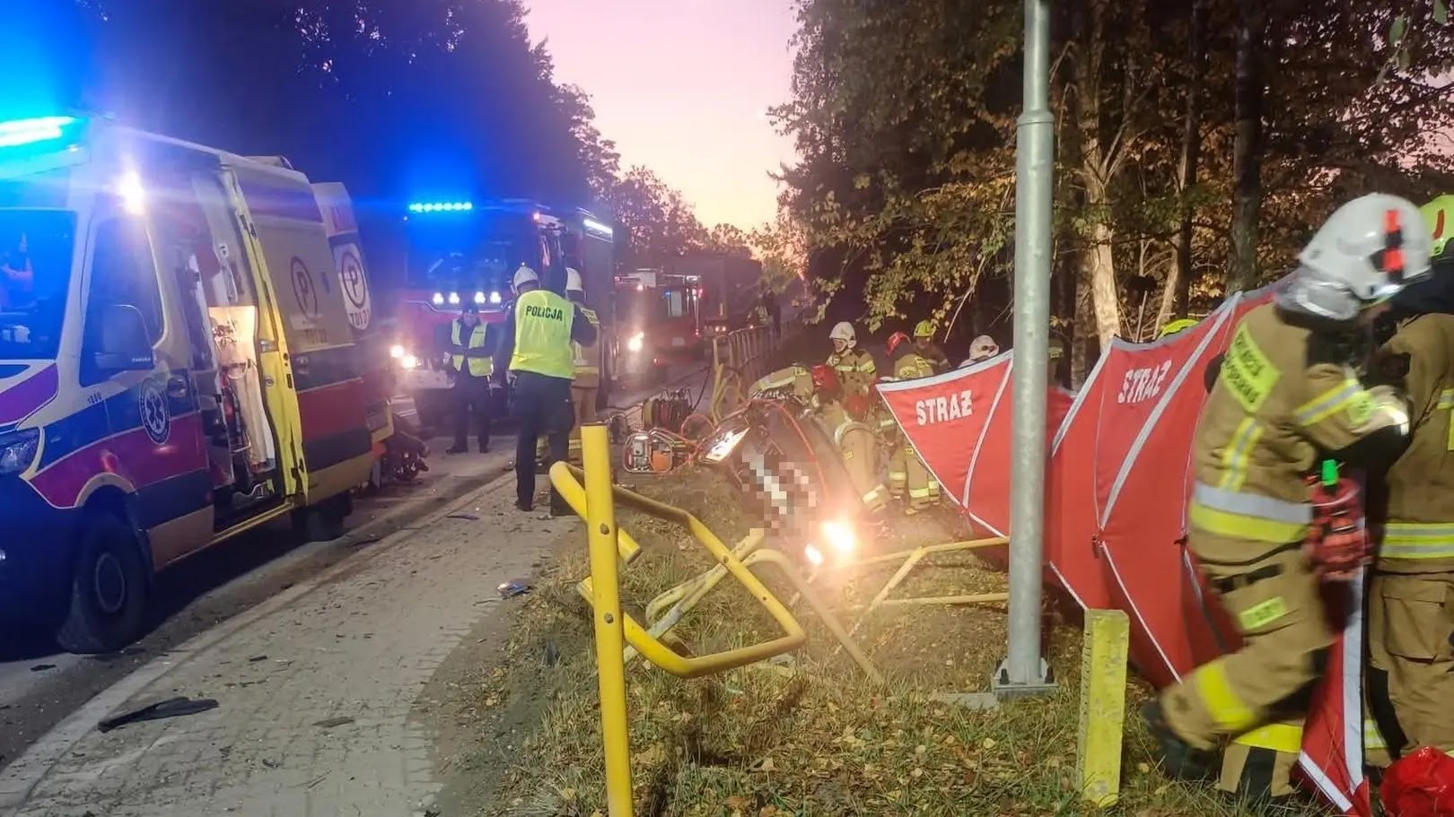 Tragiczny wypadek w Celinach. Nie żyje trzech mieszkańców Podkarpacia - auto zarejestrowane w powiecie mieleckim.