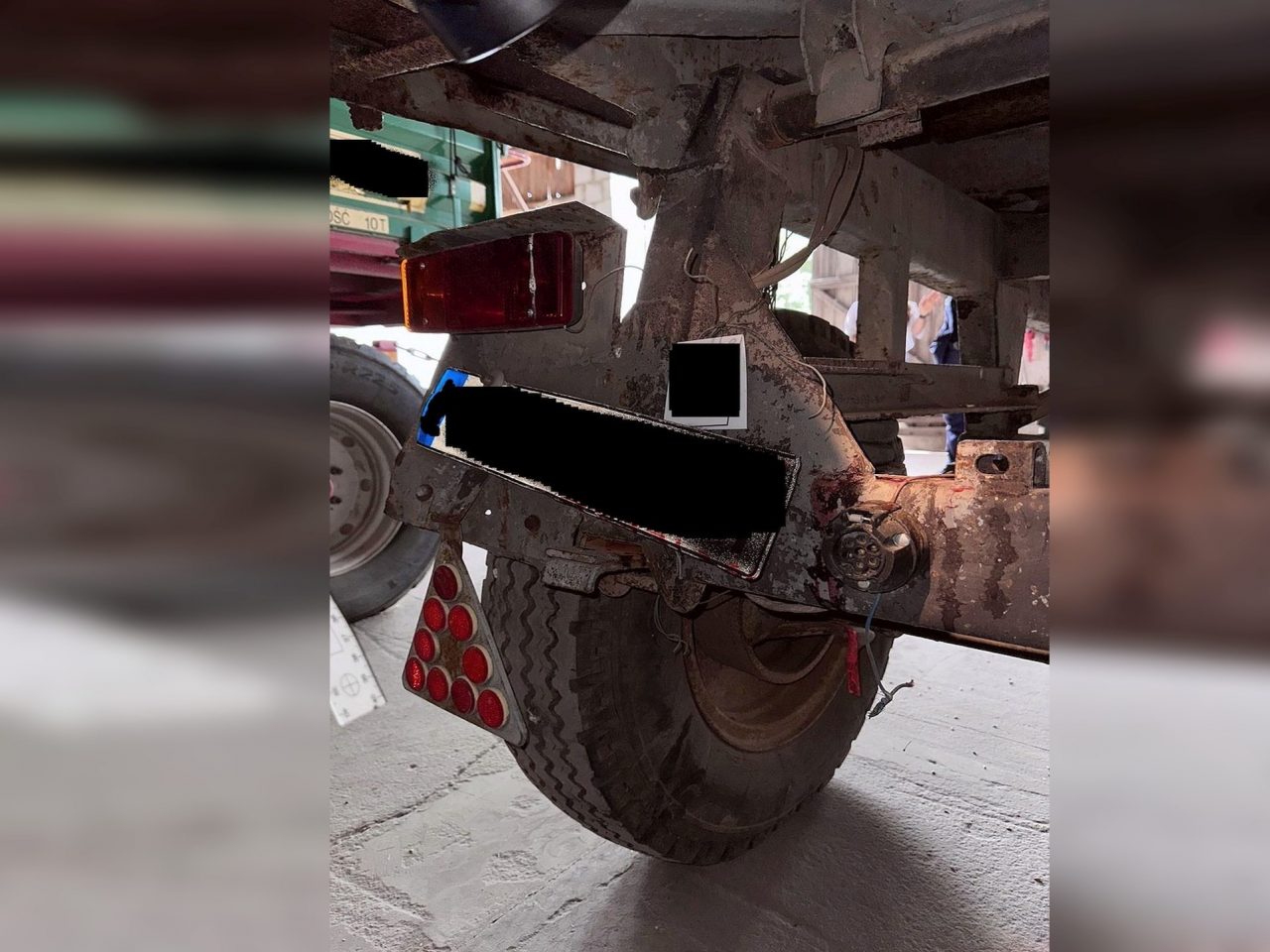 Tragiczny wypadek w gospodarstwie rolnym. 55-latka zginęła przygnieciona przez przyczepę