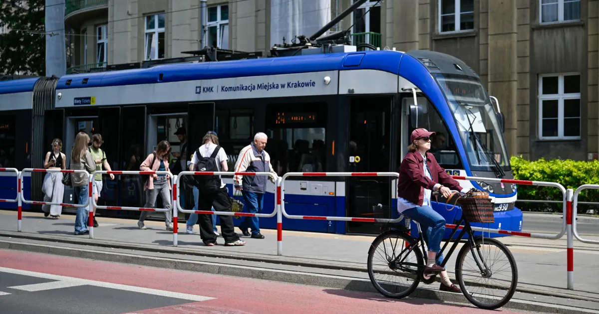 Tramwaj na Azory: 60 lat obietnic i wciąż bez torów