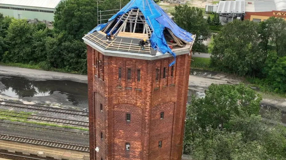 Trwa remont dachu wieży ciśnień