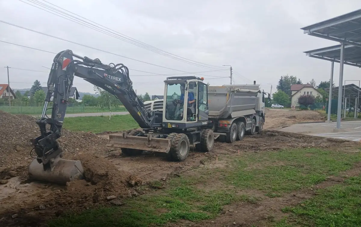 Trwają ostatnie prace przy infrastrukturze dla autobusów elektrycznych. Zakończenie już na początku sierpnia