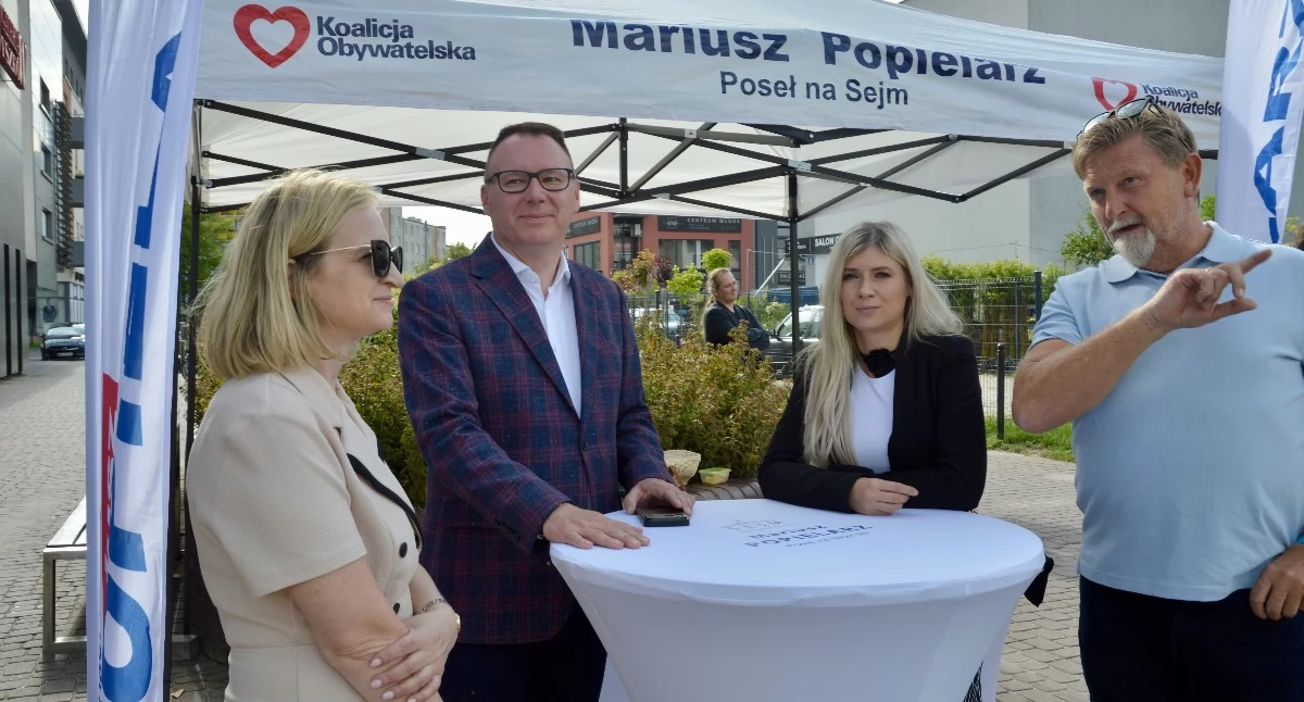 „Trzeba być otwartym na rozmowę”. Poseł Mariusz Popielarz spotkał się z mieszkańcami Wyszkowa