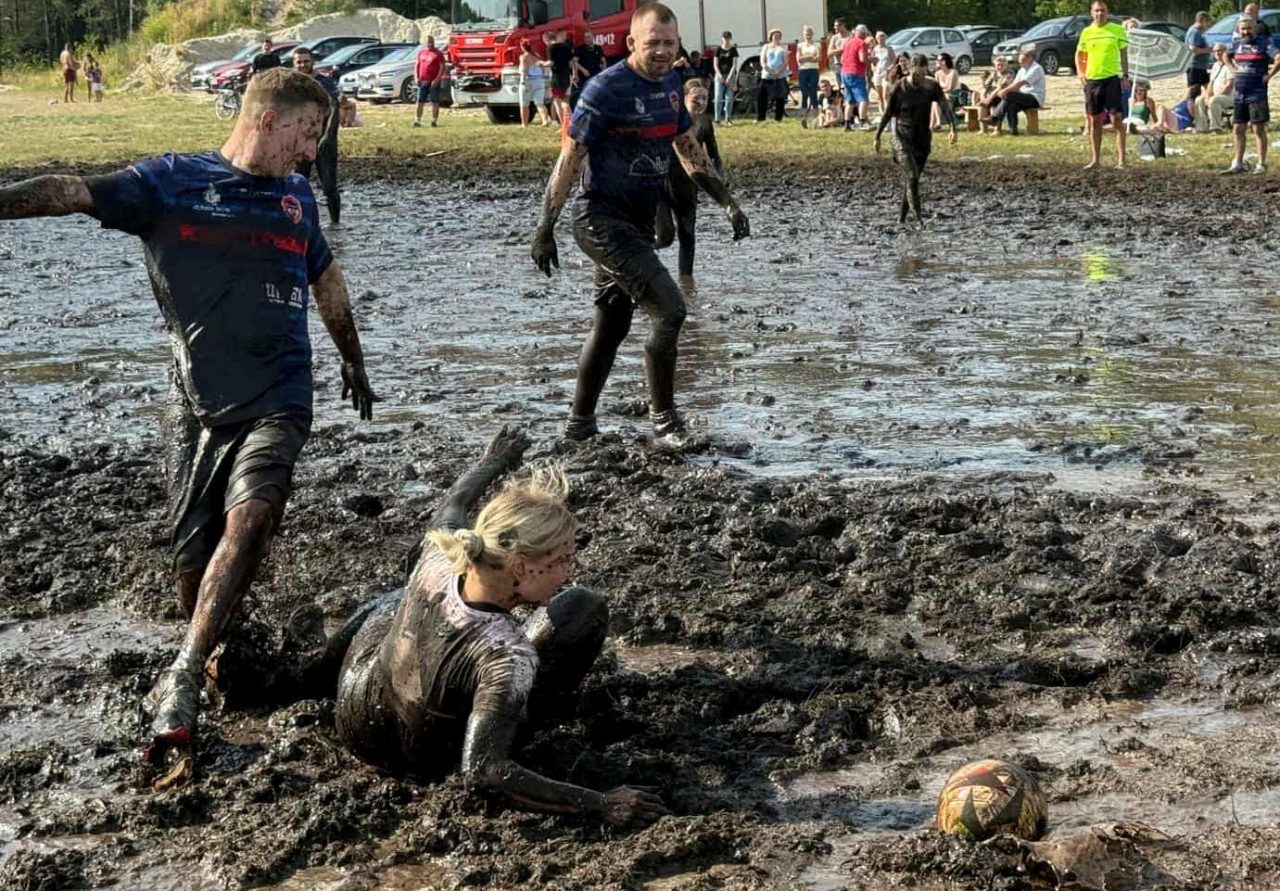 Tuczna: błoto, sport i smak młodego ziemniaka. Powraca Turniej Piłki Błotnej i „Potato Cup”