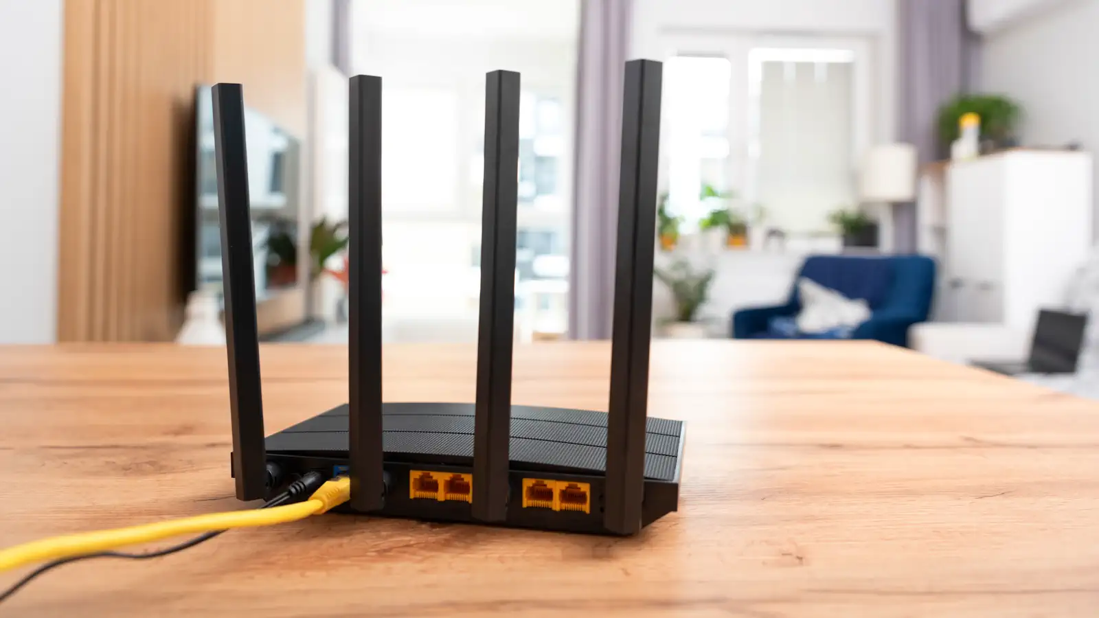 Twój internet w domu działa wolniej, niż powinien? Przesuń kilka rzeczy w mieszkaniu i wróci Ci zasięg i prędkość. Za darmo