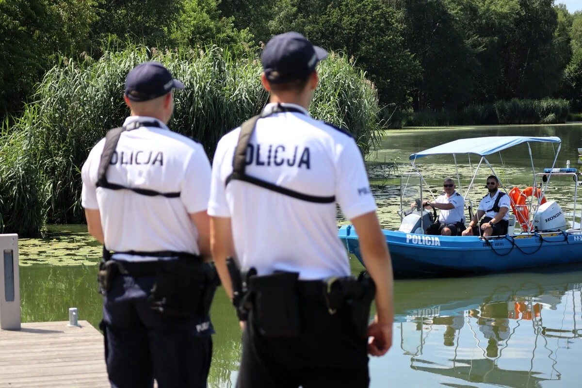 Tychy: Oddział Prewencji wspiera patrole nad jeziorem Paprocany