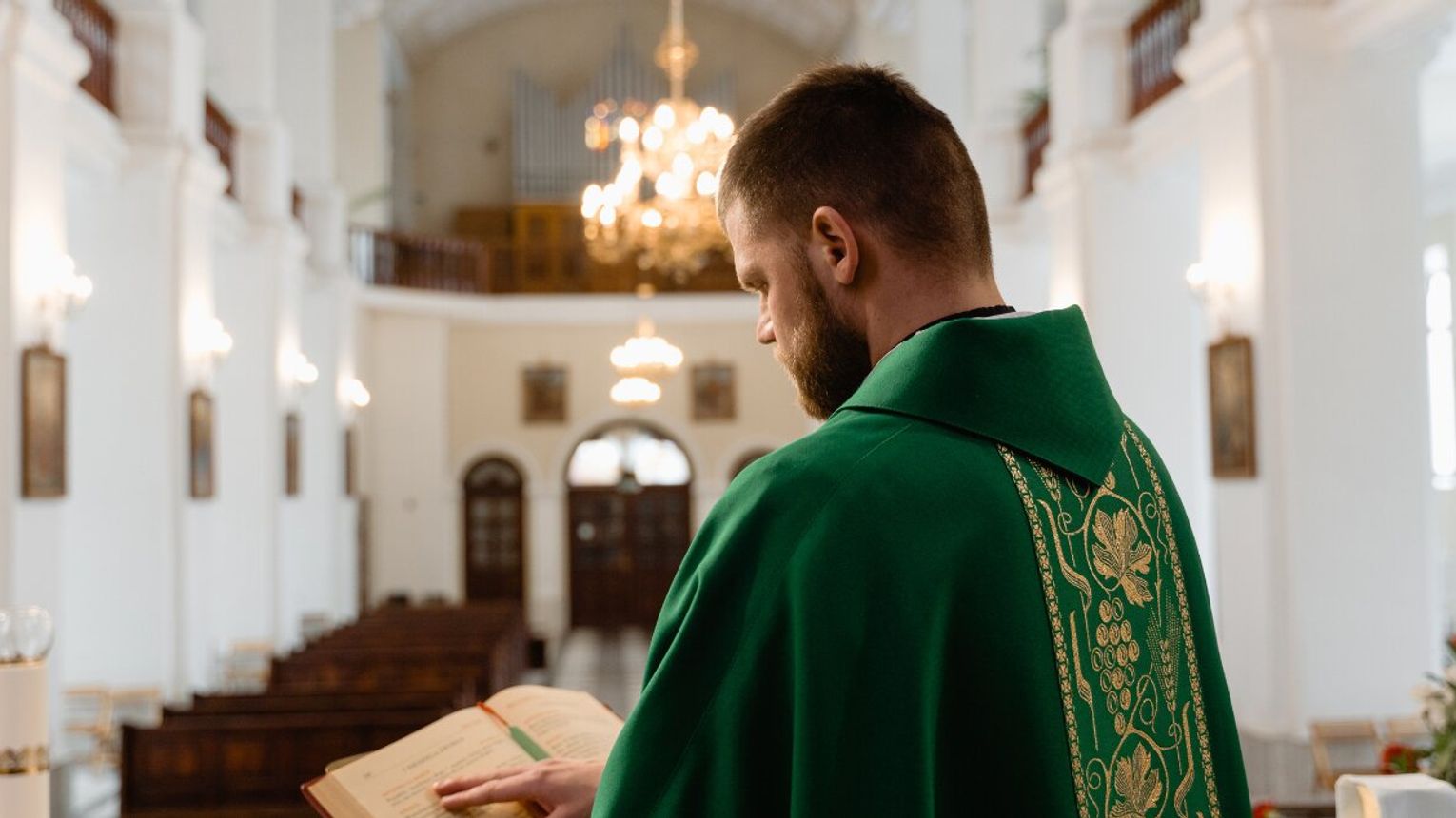 Tyle Polacy wrzucają na tacę. A na to idą pieniądze parafian