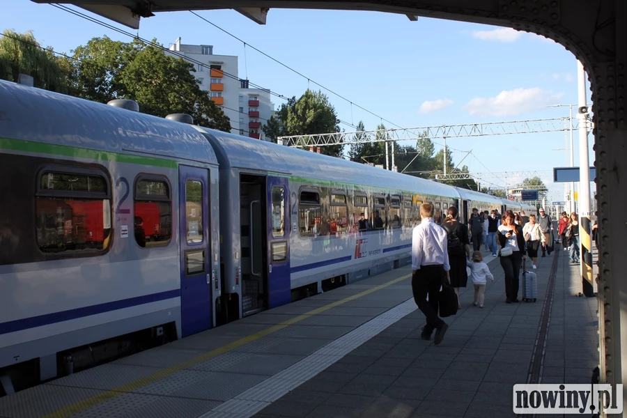 Tylu pasażerów korzysta ze stacji w regionie. Rybnik rośnie, Racibórz traci, a co z Wodzisławiem Śląskim?