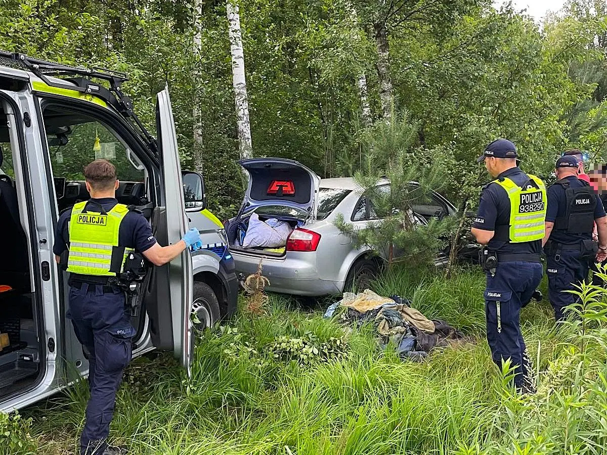 Ucieczka przed policją zakończona wypadkiem. 36-latek odpowie za przestępstwa