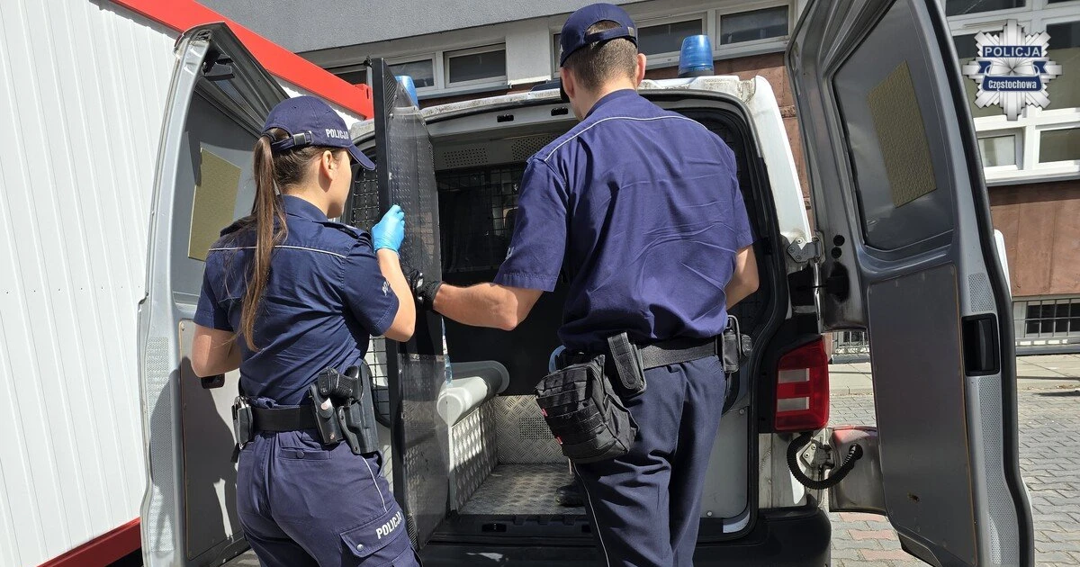 Uciekali przed policją – okazało się, że obaj są poszukiwani