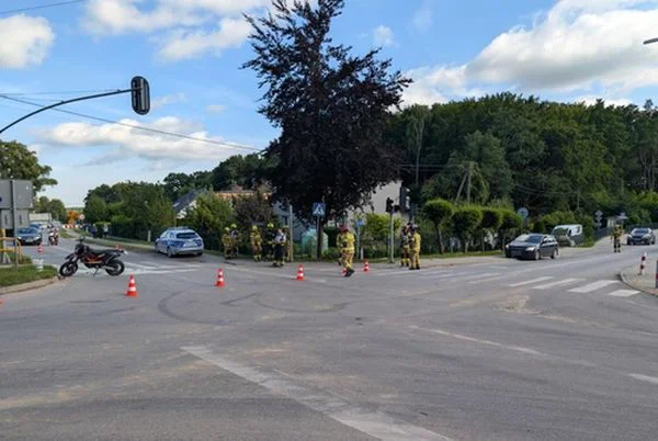 Uciekł po wypadku w Pępowie. 21-latek z sądowym zakazem trafił do aresztu