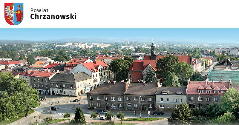 Uczestnicy uroczystości stoją na Placu Słonecznym