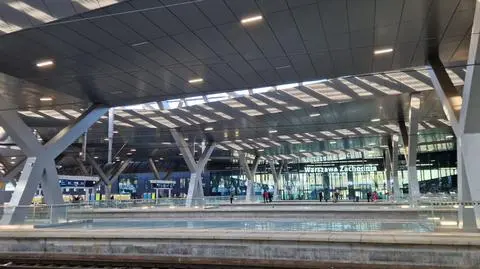 91 stopni do wymiany. Śruba z walizki uszkodziła schody na nowym dworcu
