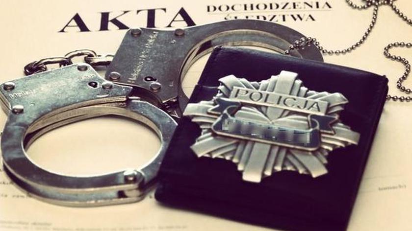 Ukradła dezodoranty, a potem ugryzła pracownika sklepu. 22-latka z zarzutem kradzieży rozbójniczej