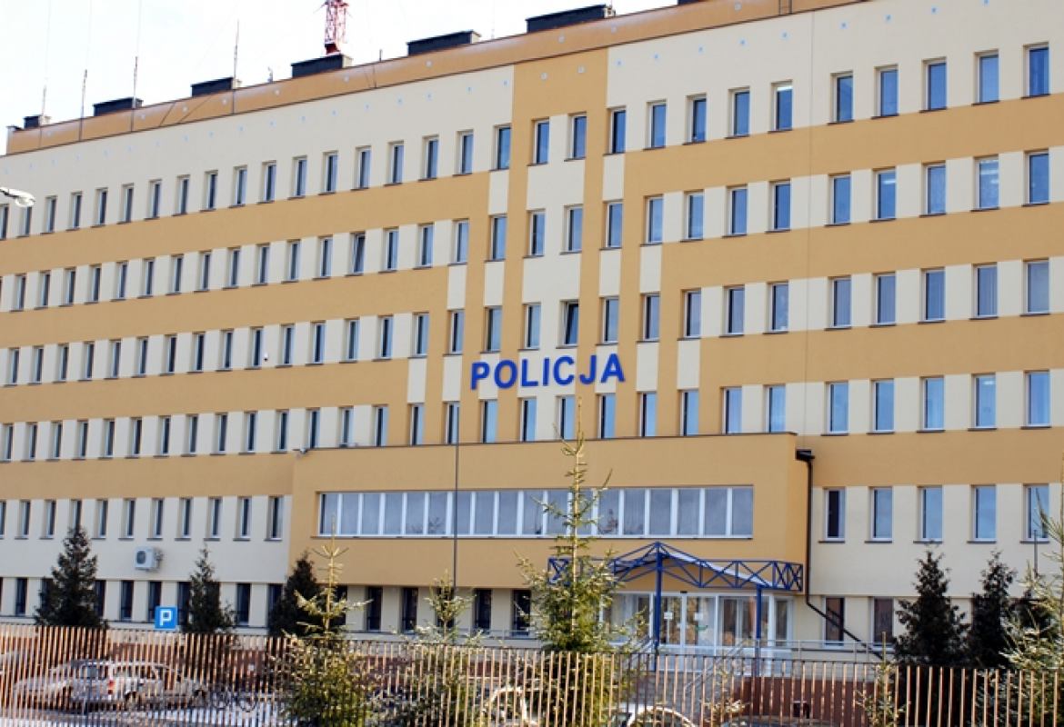 Ukradła pieniądze ze stoiska z truskawkami