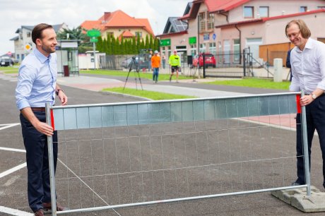 Ulica Szwanke w Ciechanowie otwarta po przebudowie. Nowa jezdnia, ścieżka rowerowa i parkingi