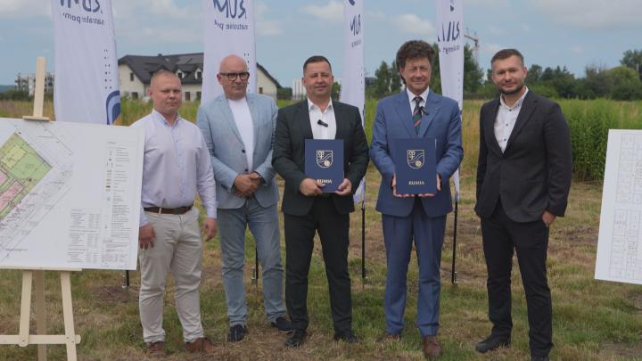 Umowa na budowę nowej szkoły w Rumi podpisana