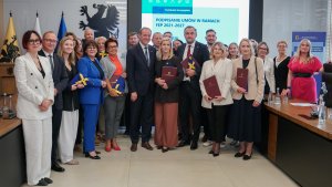 Podpisanie umowy w Urzędzie Marszałkowskim Województwa Pomorskiego, uczestnicy spotkania
