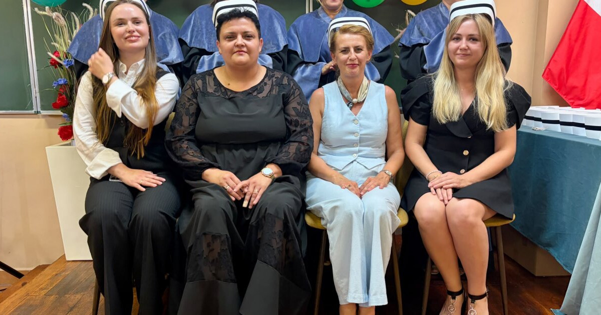 Uroczyste czepkowanie studentów pielęgniarstwa w ANSGK w Kutnie