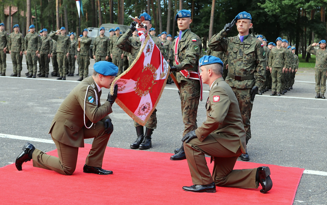 Uroczyste przekazanie dowództwa w jednostce wojskowej