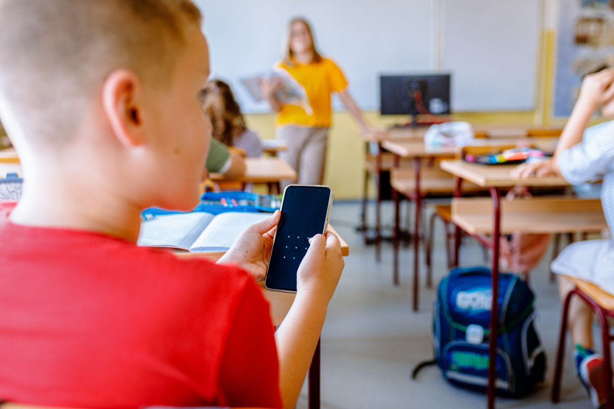 Ustawa podpisana. Od września zakaz telefonów w szkołach