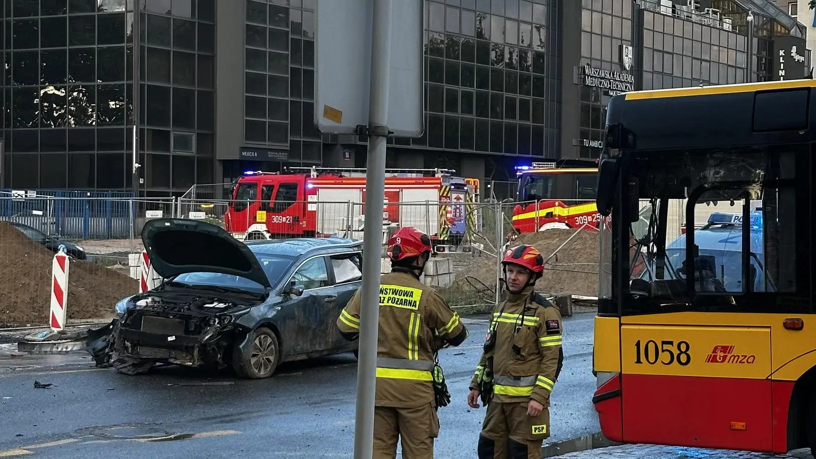 Uszkodzona infrastruktura, zniszczona kostka. Ślady po dramacie