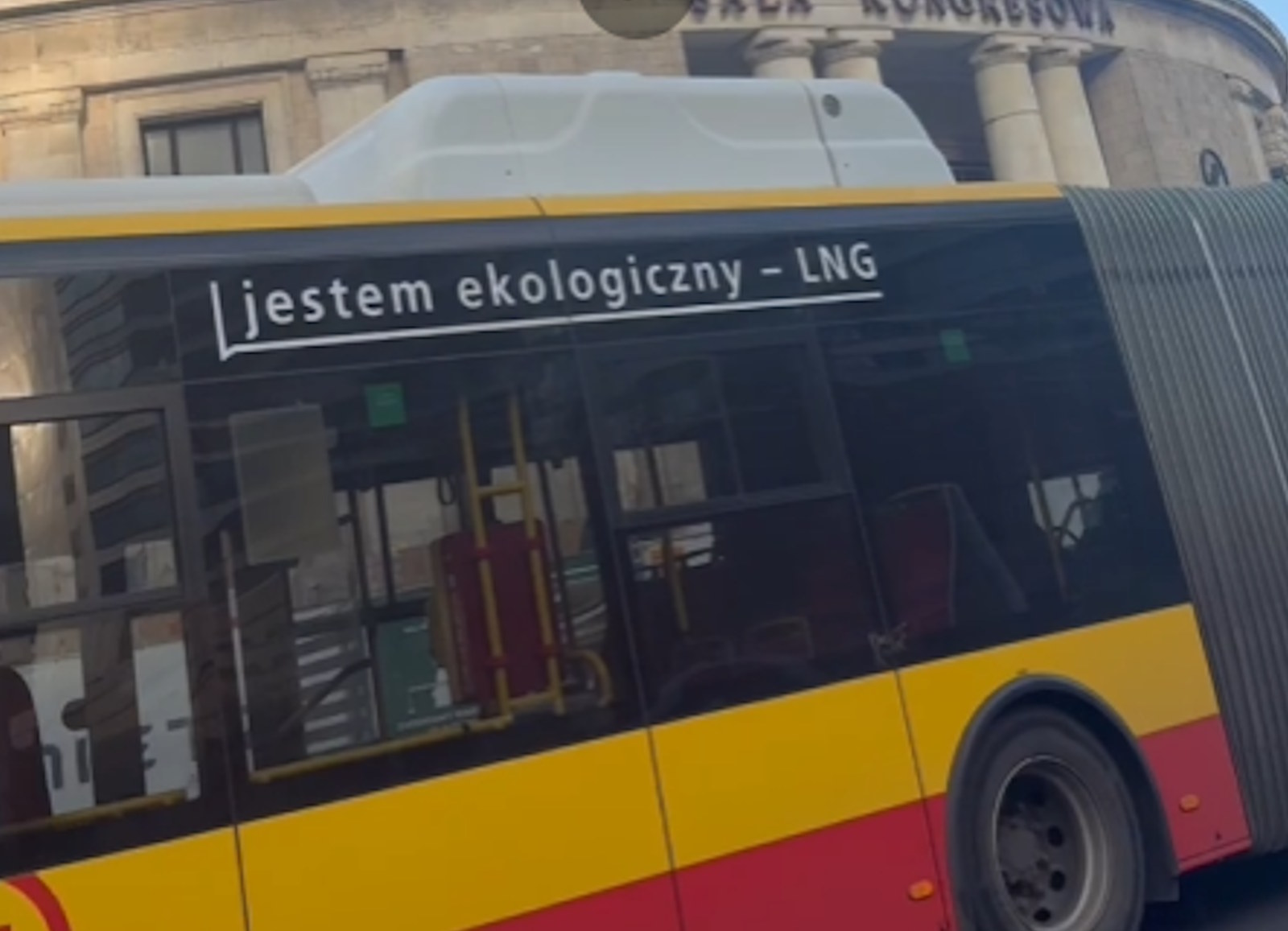 Utrudnienia przy Dworcu Centralnym. Autobusy stoją w korkach, kierowcy muszą uzbroić się w cierpliwość
