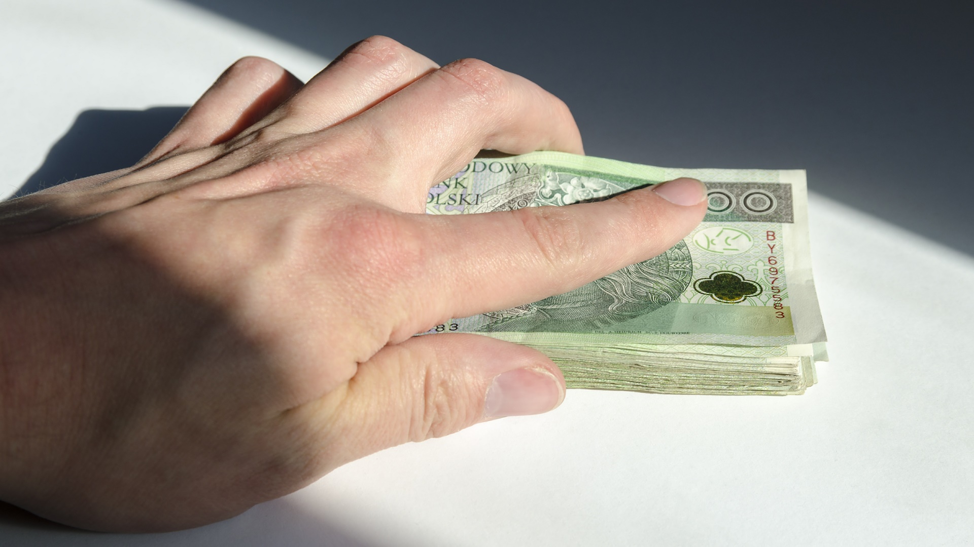 Augustów. Oszustwo na pracownika banku