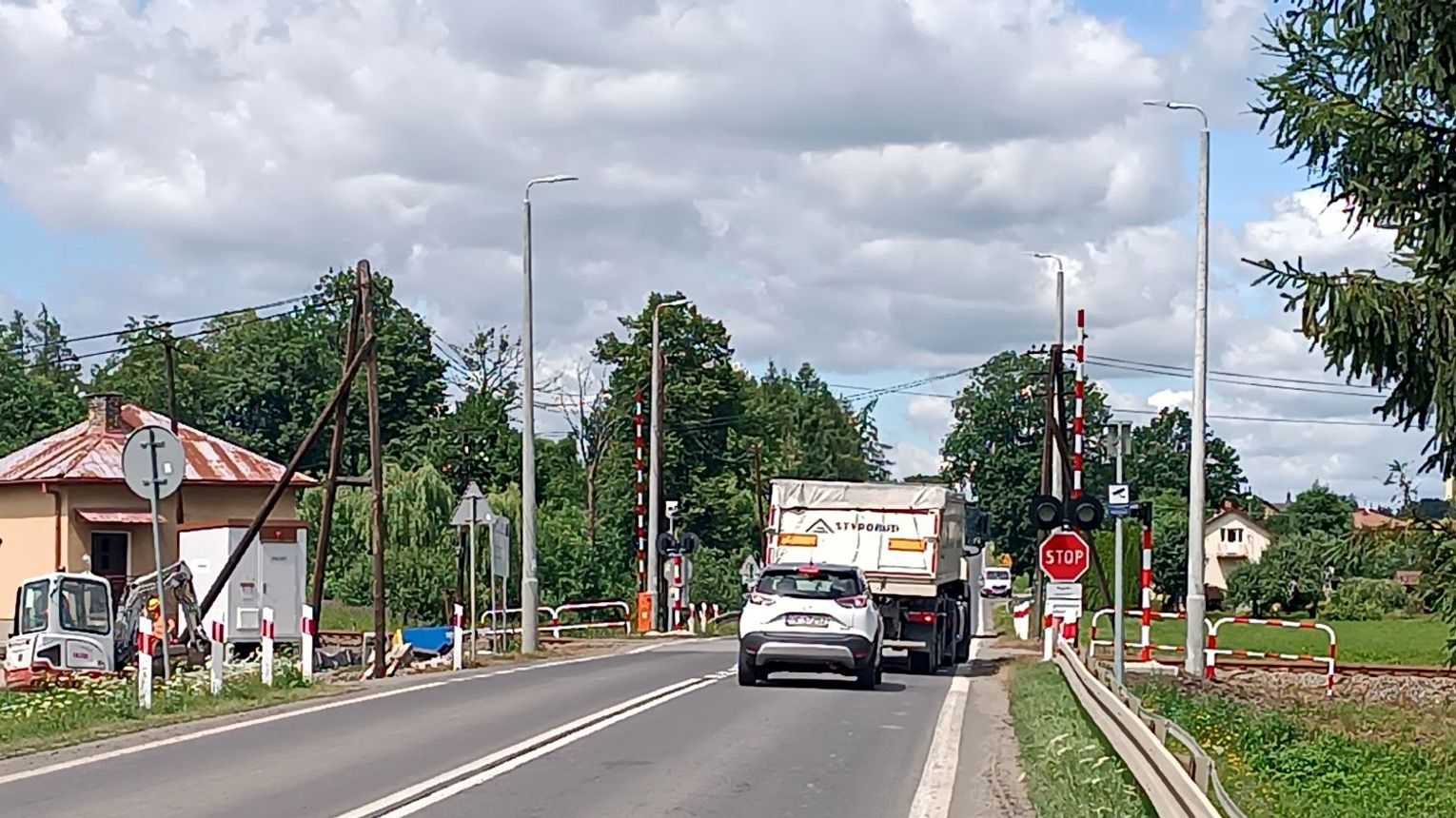 Uwaga kierowcy na DK28 w Moderówce. Nie działają rogatki!