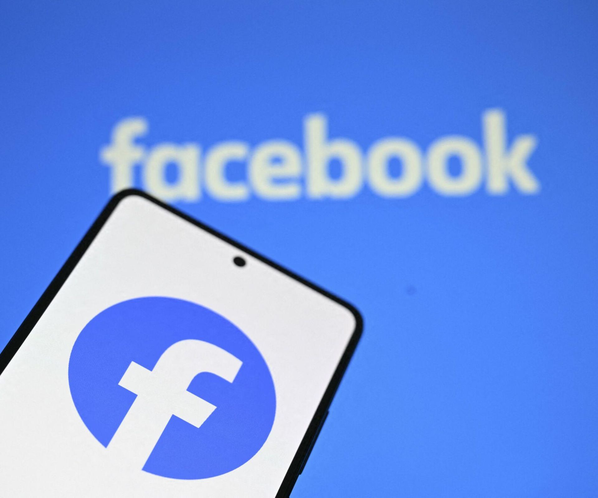 Użytkownicy stracili dostęp do Facebooka i Instagrama