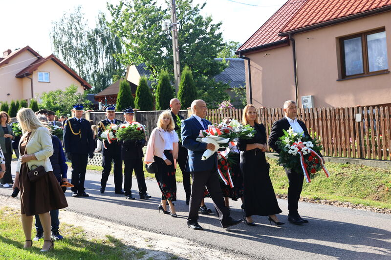uroczystości upamiętniające 83. Rocznicę rozstrzelania 16 mieszkańców Klonowa