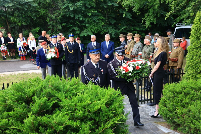 uroczystości upamiętniające 83. Rocznicę rozstrzelania 16 mieszkańców Klonowa