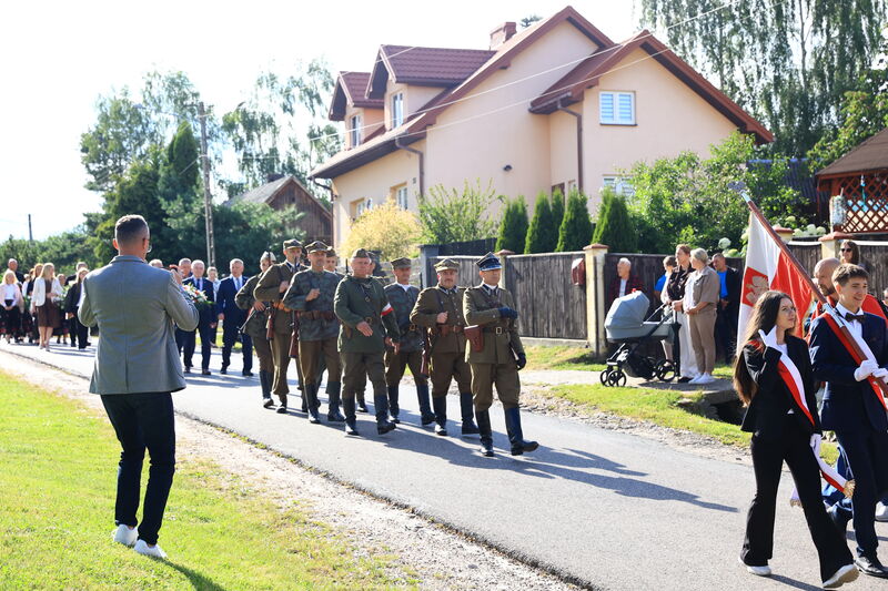 uroczystości upamiętniające 83. Rocznicę rozstrzelania 16 mieszkańców Klonowa