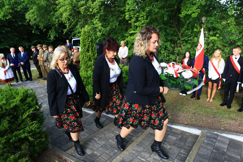 uroczystości upamiętniające 83. Rocznicę rozstrzelania 16 mieszkańców Klonowa