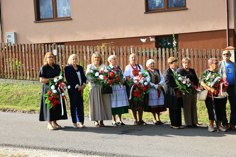 uroczystości upamiętniające 83. Rocznicę rozstrzelania 16 mieszkańców Klonowa