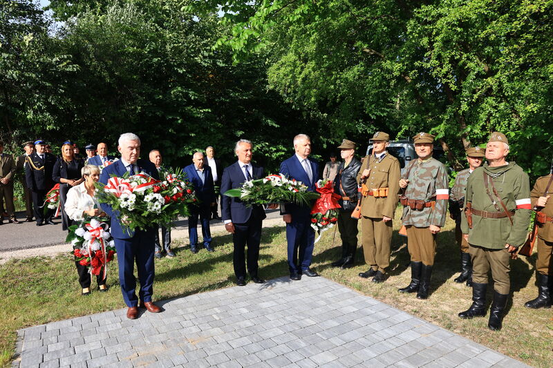 uroczystości upamiętniające 83. Rocznicę rozstrzelania 16 mieszkańców Klonowa