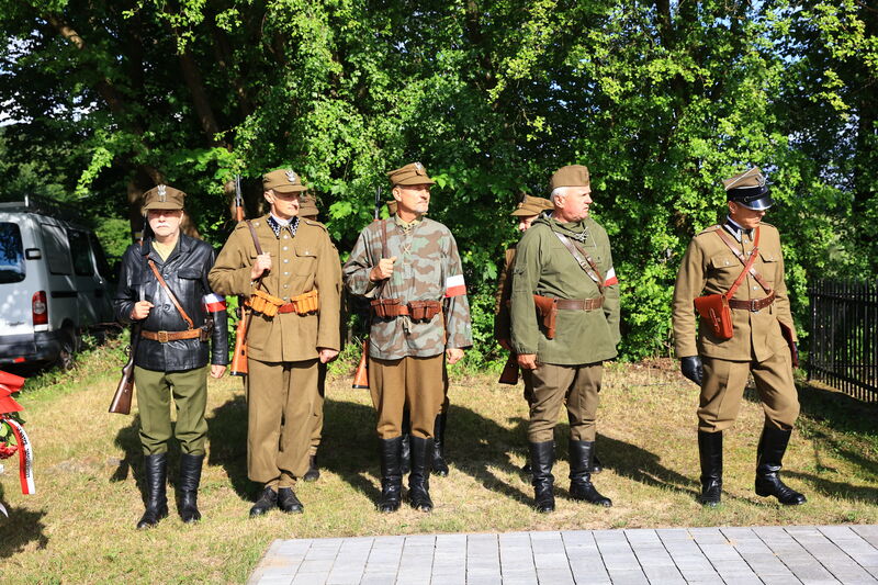 uroczystości upamiętniające 83. Rocznicę rozstrzelania 16 mieszkańców Klonowa