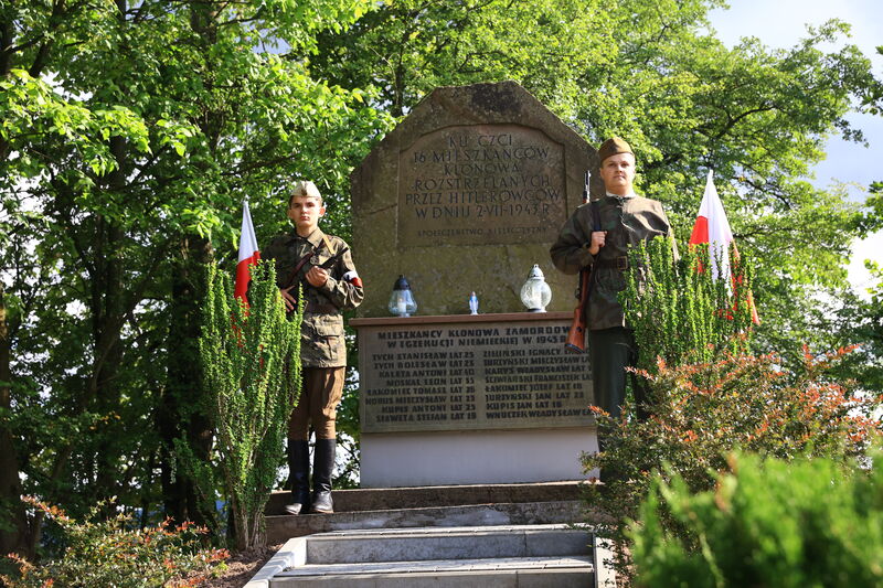 uroczystości upamiętniające 83. Rocznicę rozstrzelania 16 mieszkańców Klonowa