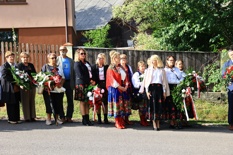 uroczystości upamiętniające 83. Rocznicę rozstrzelania 16 mieszkańców Klonowa