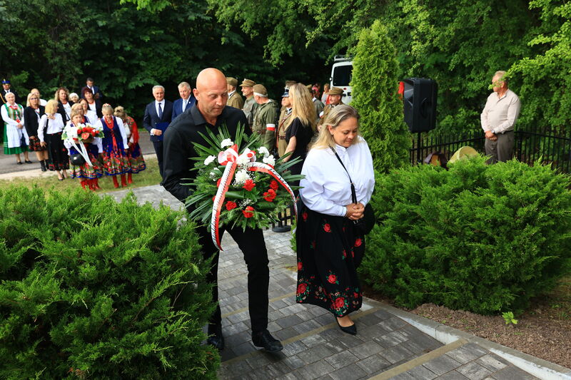uroczystości upamiętniające 83. Rocznicę rozstrzelania 16 mieszkańców Klonowa