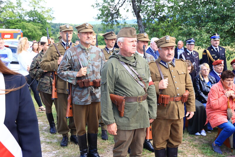 uroczystości upamiętniające 83. Rocznicę rozstrzelania 16 mieszkańców Klonowa