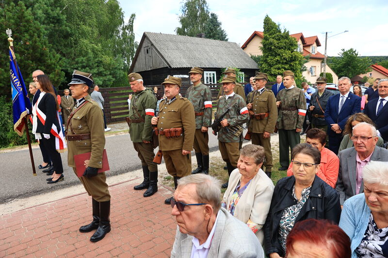 uroczystości upamiętniające 83. Rocznicę rozstrzelania 16 mieszkańców Klonowa