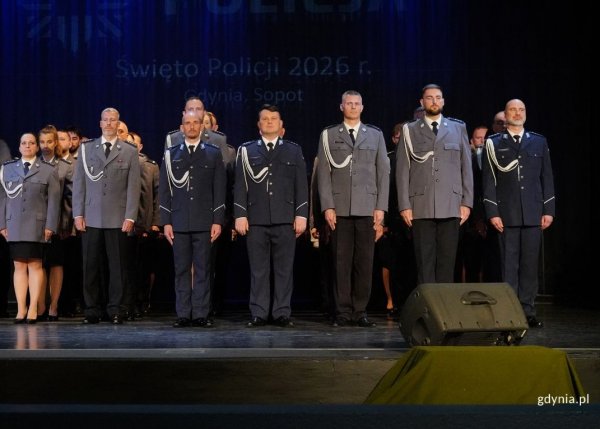W służbie mieszkańcom. Policjantki i policjanci odebrali awanse zawodowe i odznaczenia
