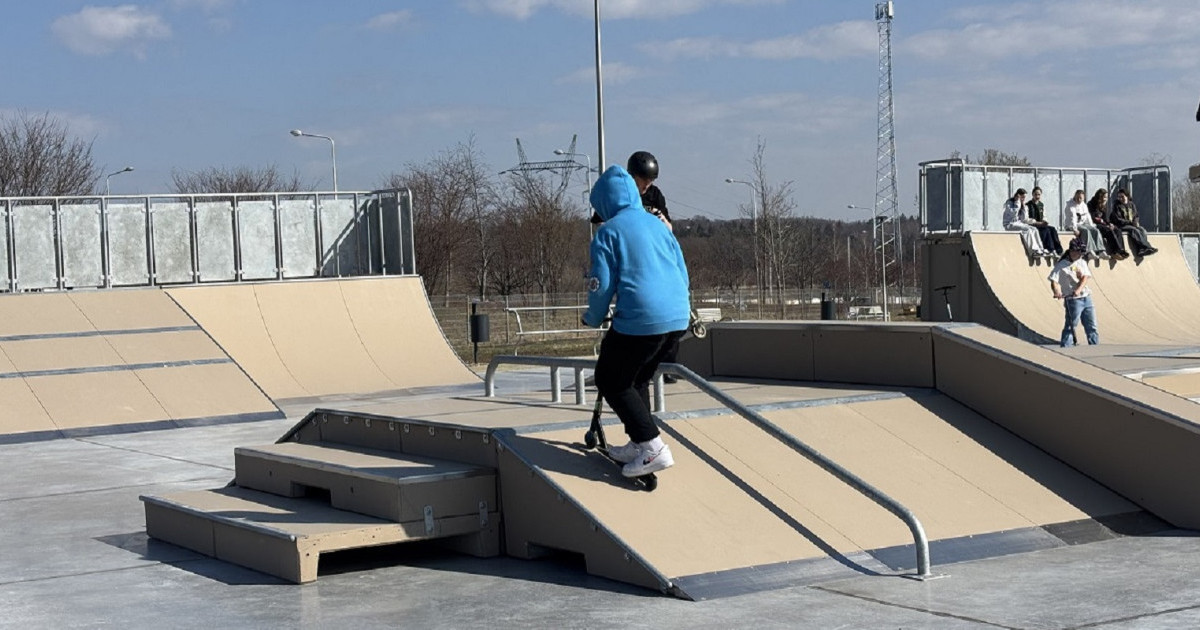W sobotę na podzamczańskim skateparku od godziny 17:00 do 20:00 odbywać będzie się otwarta impreza ...