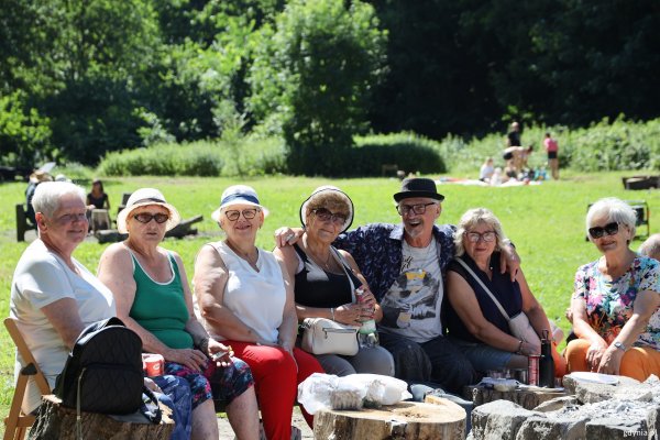 W wakacyjnym klimacie. Piknik dla seniorów na Polance Redłowskiej